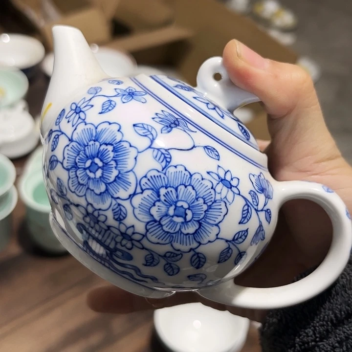 碗手绘茶壶一个陶瓷陶瓷