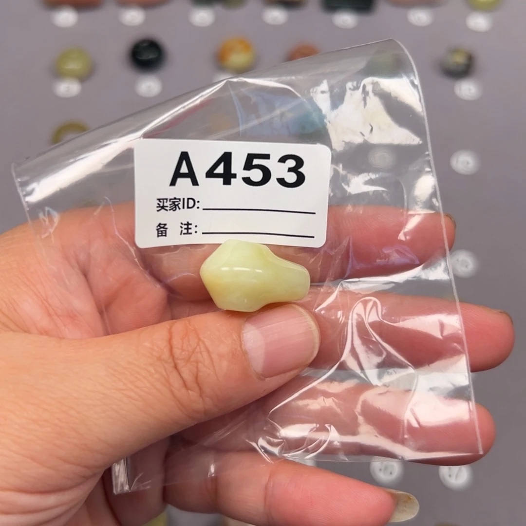 未镶嵌蛇纹石玉颈饰用****3微瑕不退不换