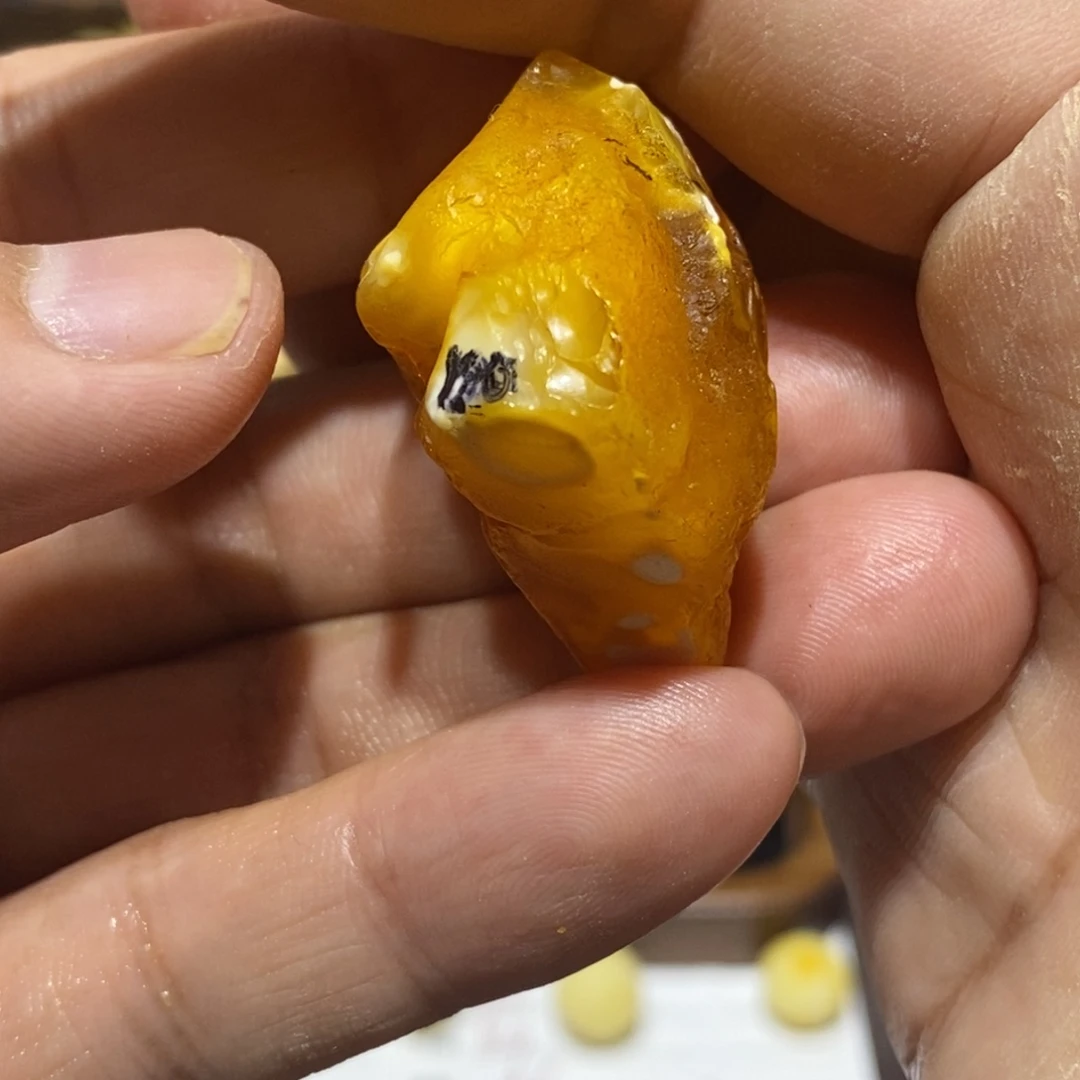 刘****未镶嵌定制琥珀蜜蜡原石12.3