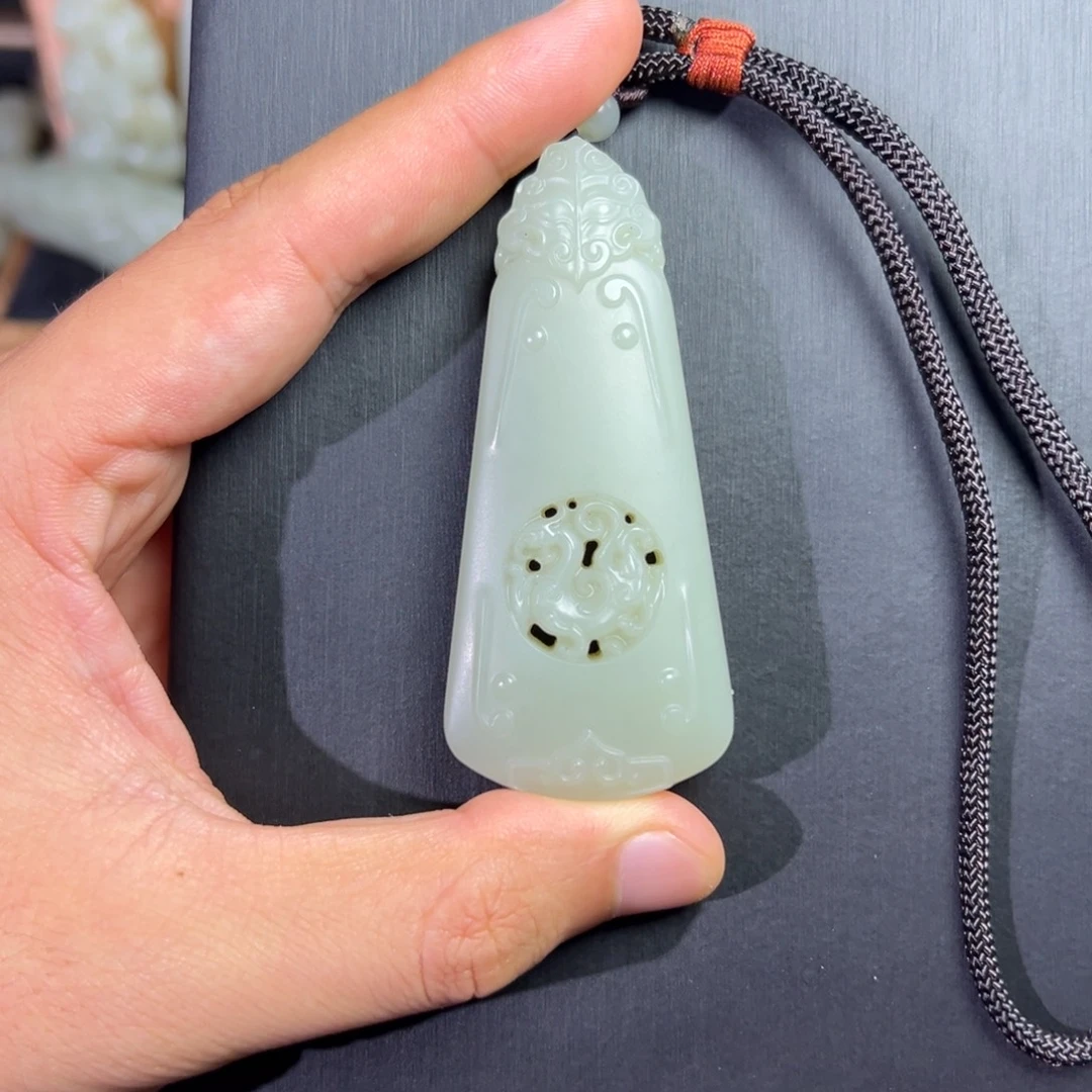 和田玉（青白玉）未镶嵌颈饰