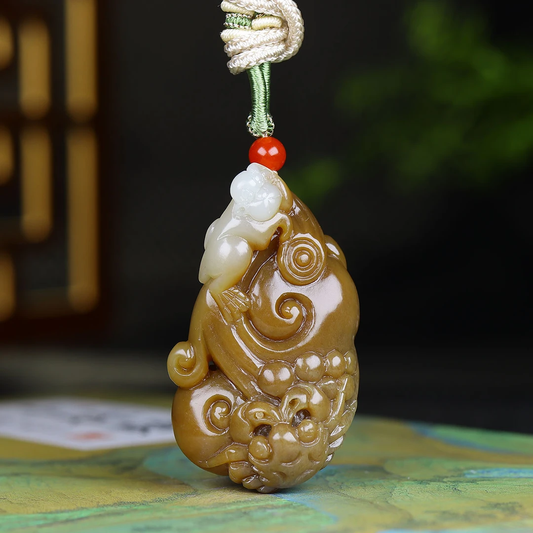 123107和田玉糖白玉生肖猴挂件