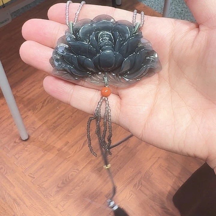 岫玉未镶嵌颈饰吊坠