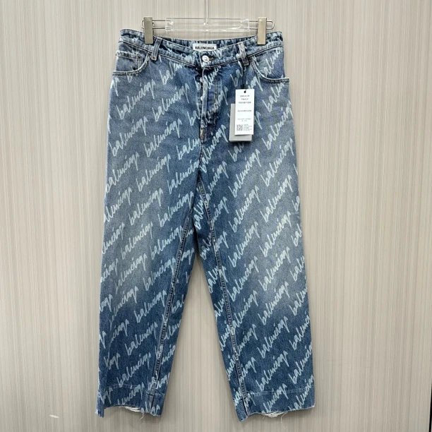 全新未使用 Balenciaga/巴黎世家 弹幕满印牛仔裤 尺码：28 10312
