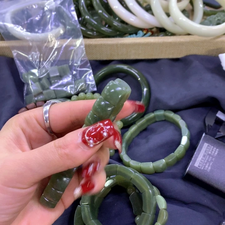 透闪石质玉手链未镶嵌