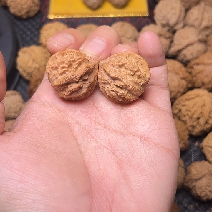 文玩核桃吊坠蝴蝶