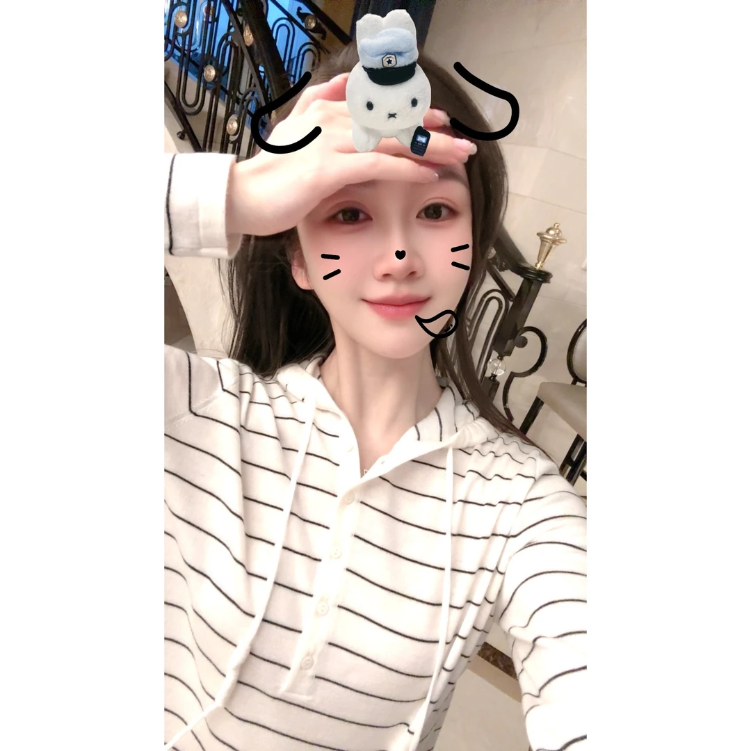 syna希娜 韵律织纹 抽绳连帽软糯条纹半开衫修身上衣