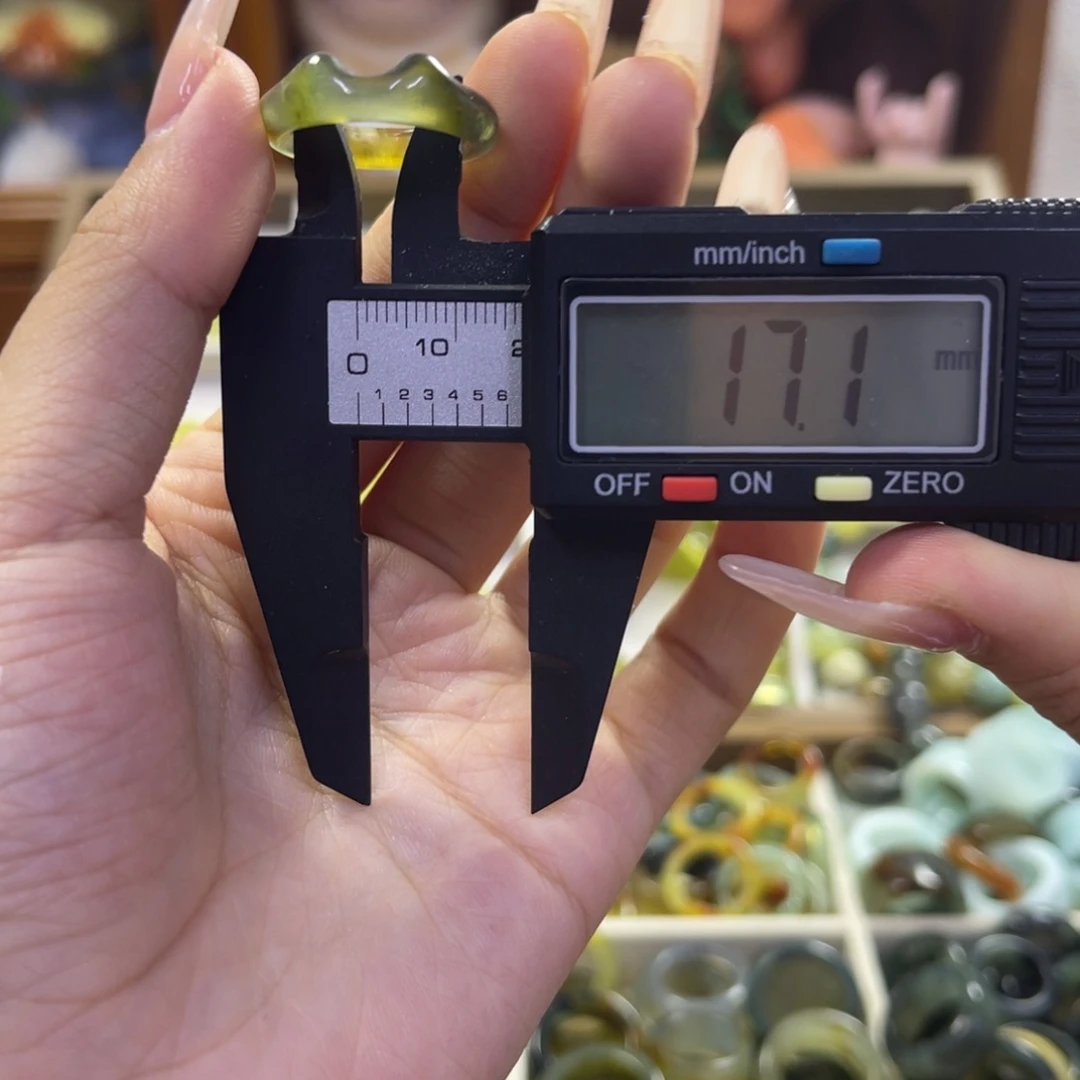 蛇纹石玉未镶嵌手镯25