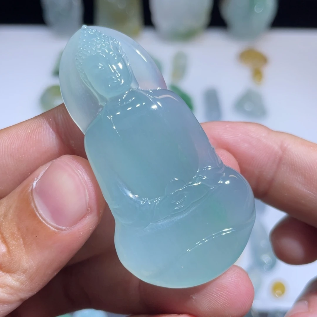 颈饰未镶嵌翡翠素衣佛