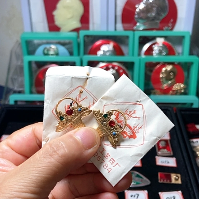 【闪购商品】铝六七十年代的2枚章