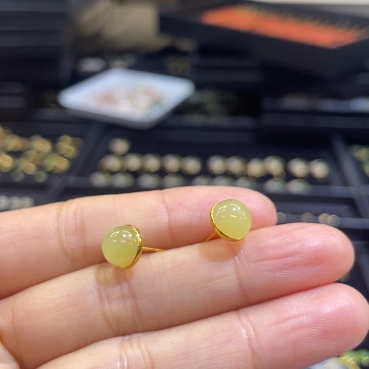 和田玉18K金镶嵌耳饰耳饰直径8.3