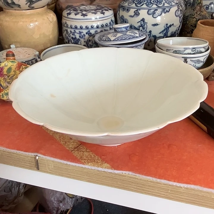 碗夏*青白釉文饰的一个碗