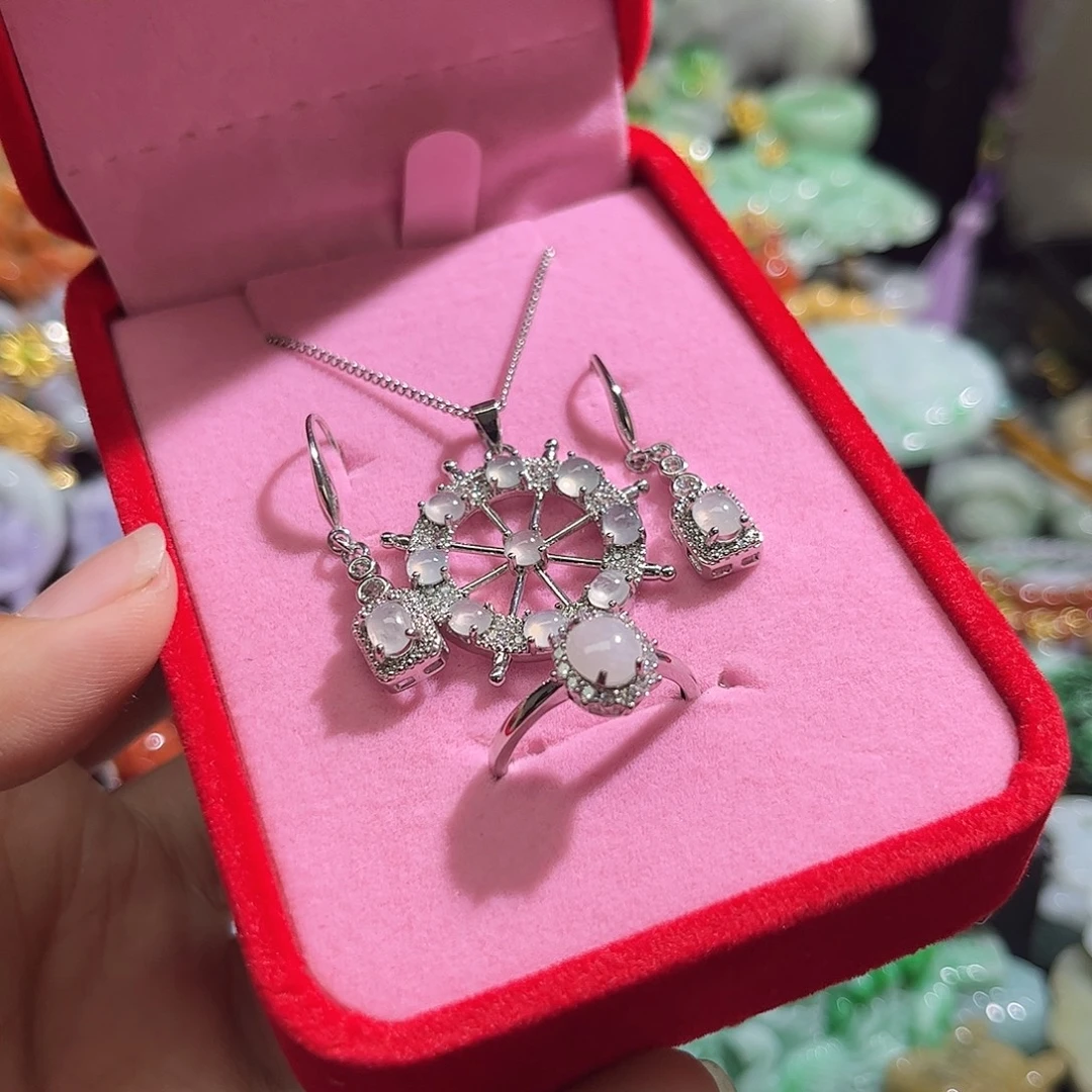 颈饰未镶嵌翡翠待编织