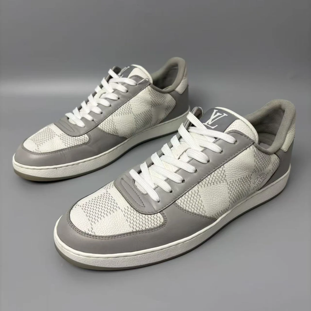 95新 LouisVuitton/路易威登 白灰棋盘格时尚男士板鞋43码 jx326
