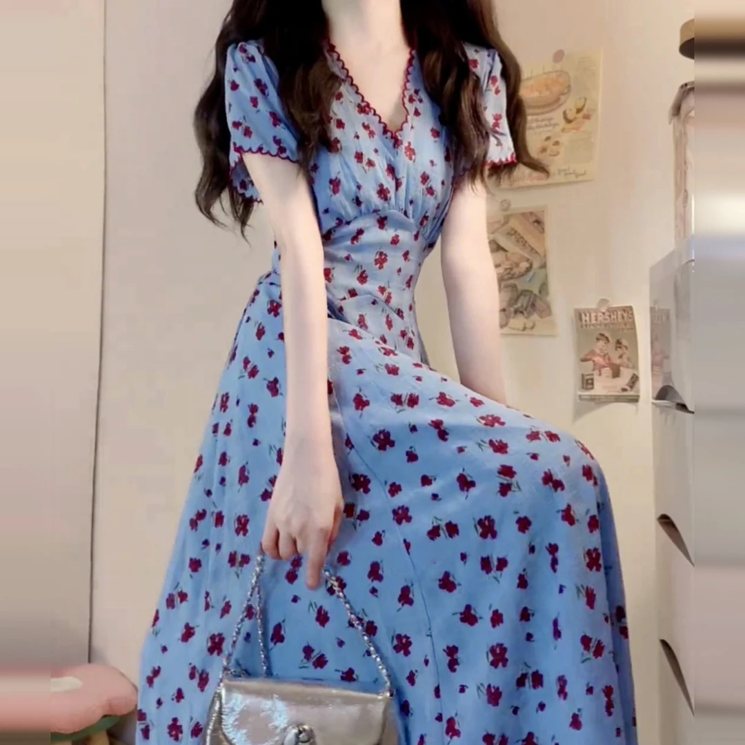 今年流行爆款蓝色碎花连衣裙子女夏季2025新款小个子洋气衣服长裙