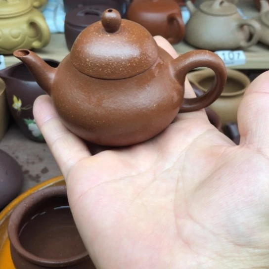 茶壶紫砂将坡泥梨形100豪升左右有瑕疵