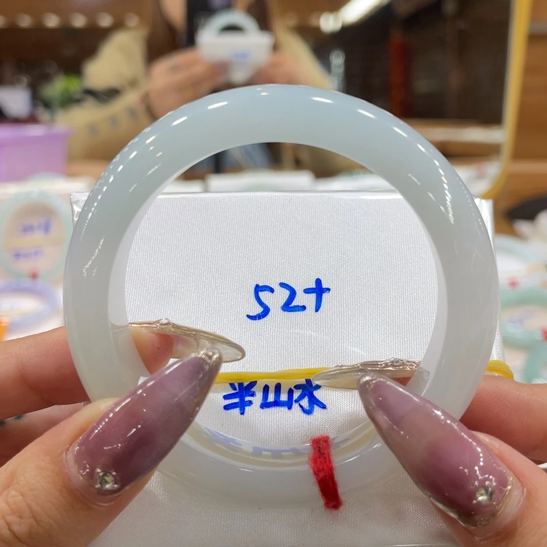 翡翠手镯未镶嵌翡翠