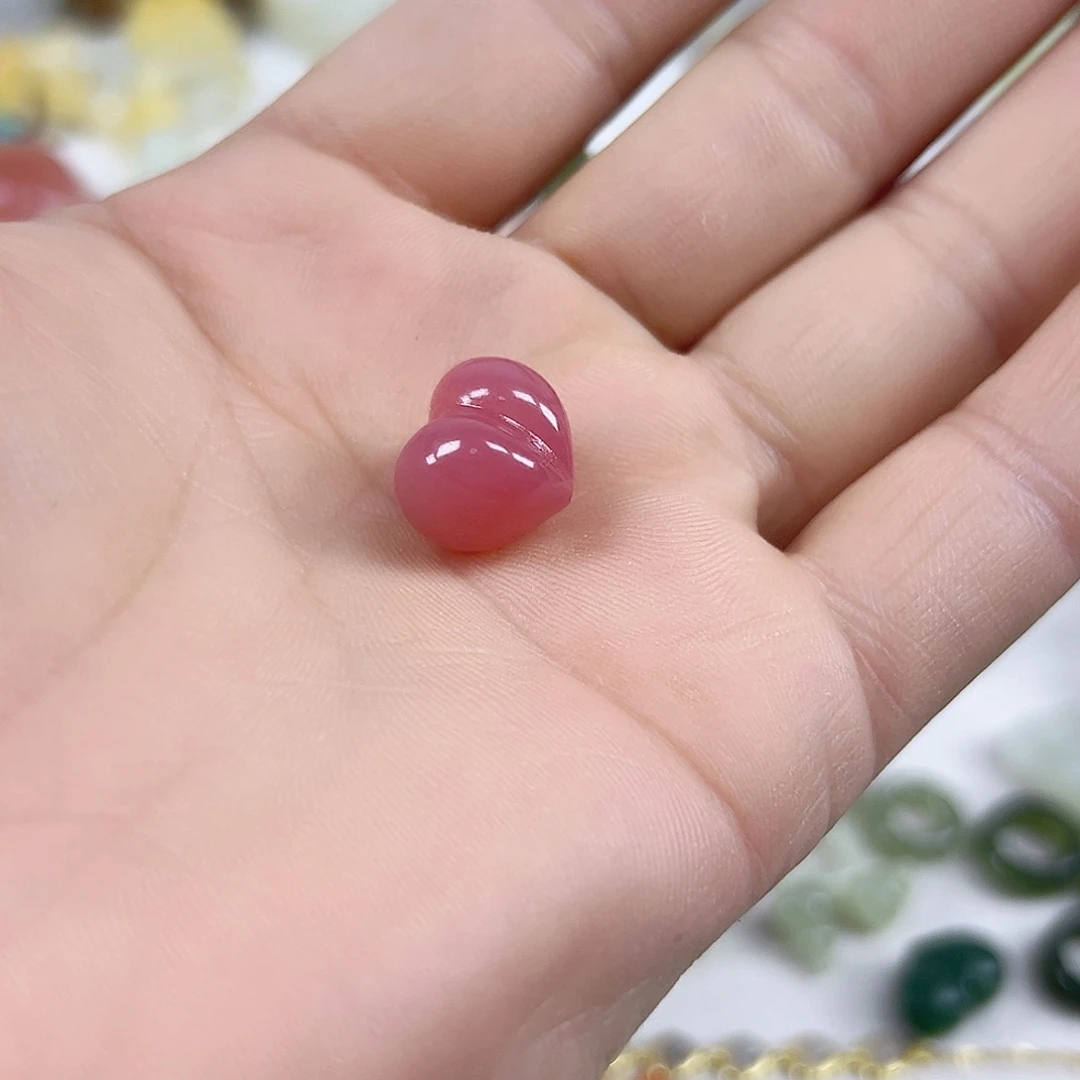 颈饰未镶嵌和田玉（糖玉）米**?