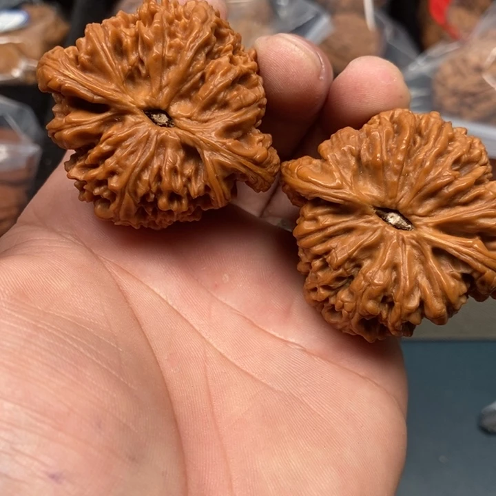 正***。文玩核桃吊坠南疆石