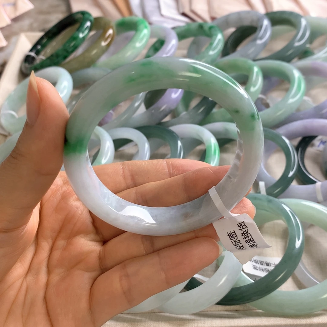 翡翠手镯未镶嵌带色54.6