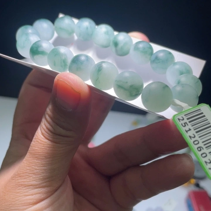 未镶嵌定制翡翠翡翠卡12左右