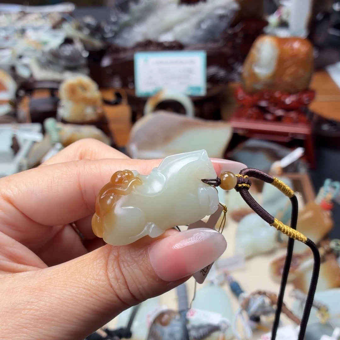 快***人颈饰未镶嵌和田玉