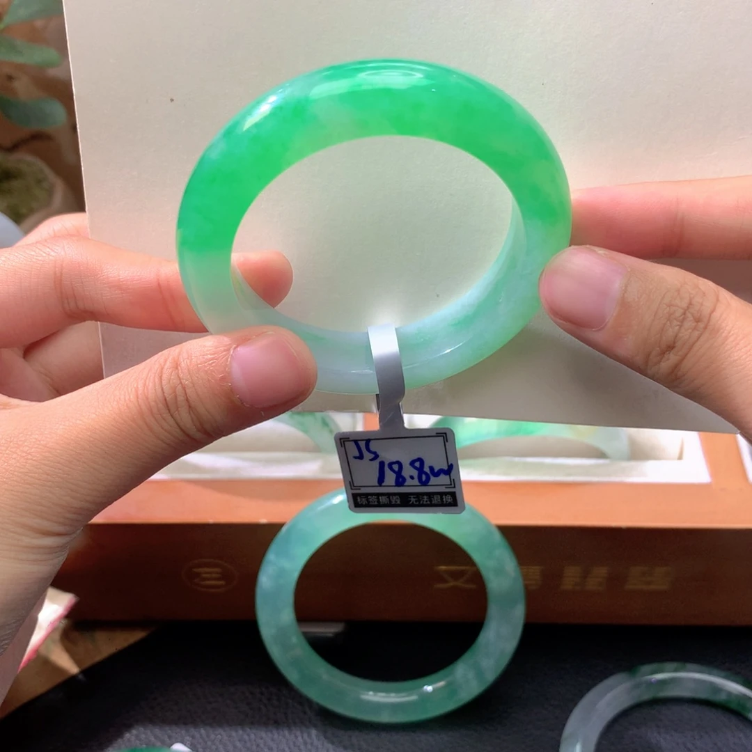 翡翠未镶嵌手镯正圈