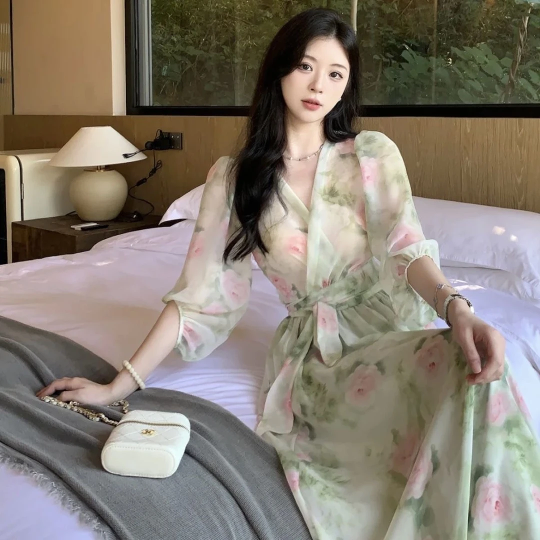 大码胖mm法式温柔气质碎花微透v领系带修身显瘦a字连衣裙长裙女夏