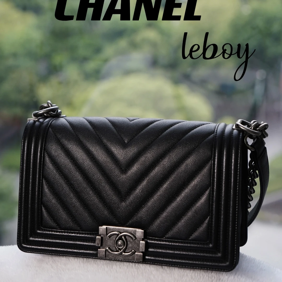 99新 Chanel/香奈儿 【杨贵妃专属】中号黑银鱼子酱V纹leboy口盖包