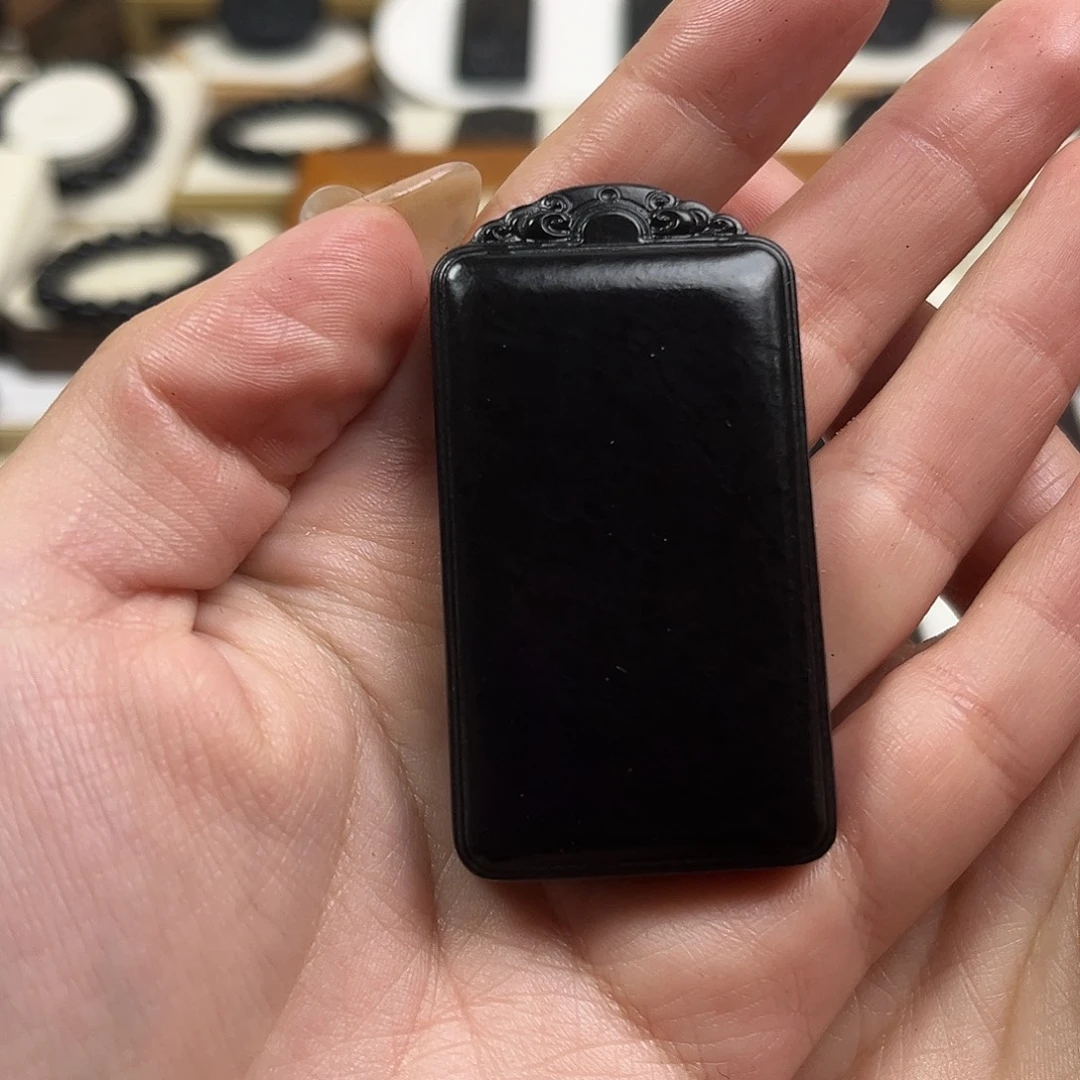 和田玉（墨玉）未镶嵌颈饰36高羊脂毛孔