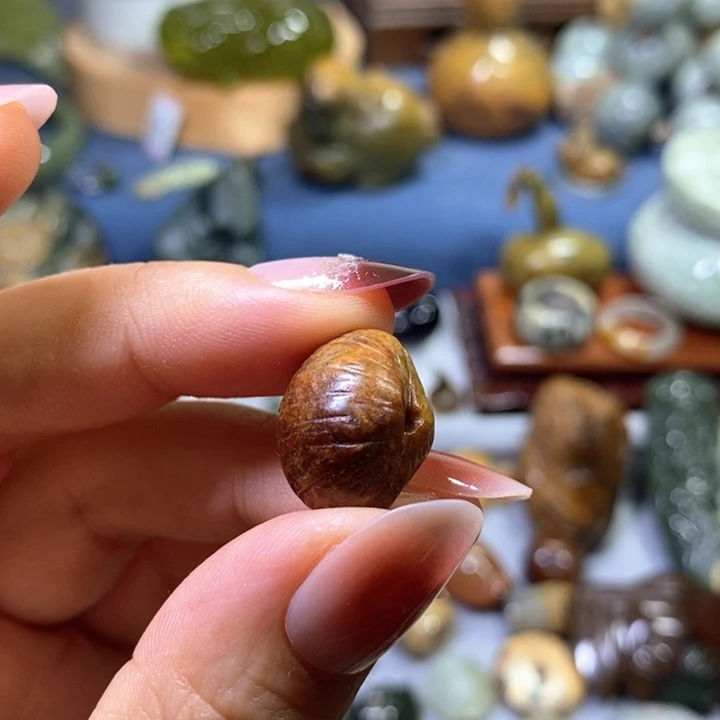 未镶嵌岫岩河磨玉（透闪石质玉）挂件