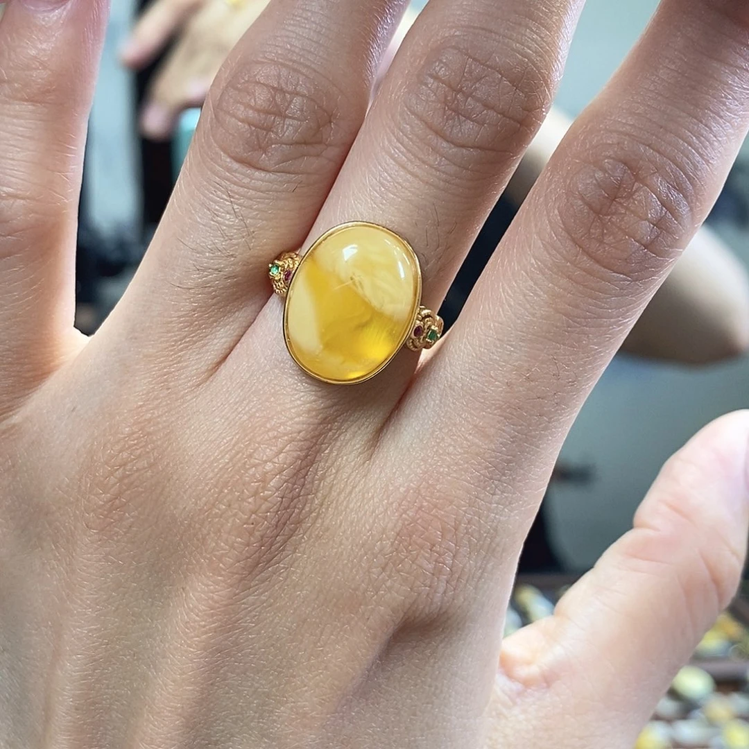 裸石琥珀未镶嵌成品