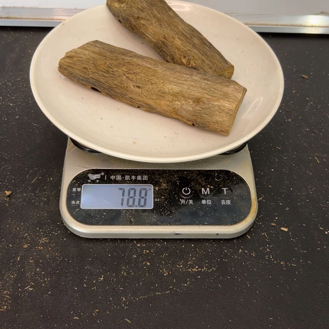 沉香碎屑沉香透顶绿虫眼