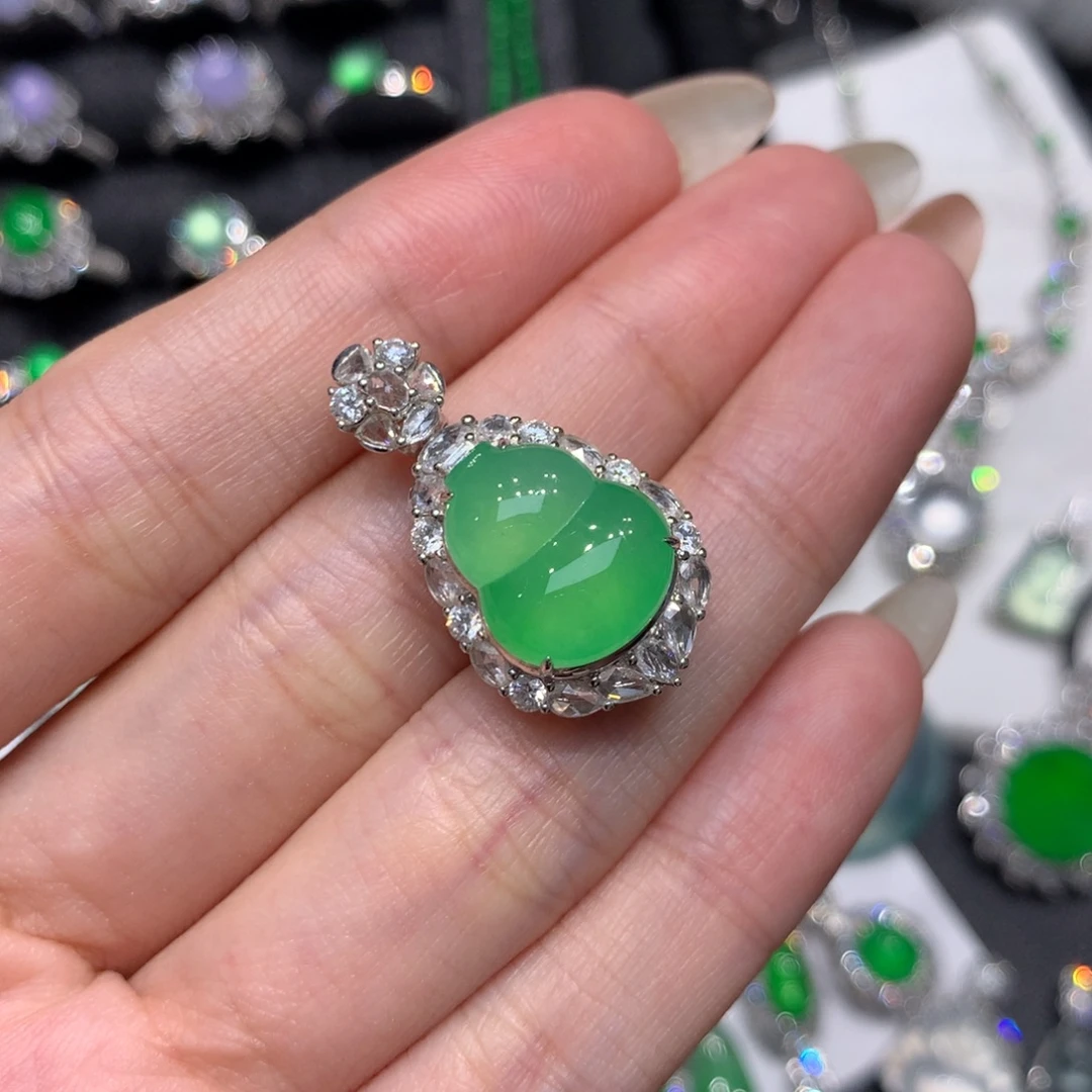 翡翠18K金镶嵌吊坠(赠链)甜阳绿胖葫芦