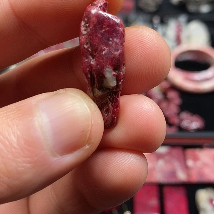 天然辰砂无根砂吊坠
