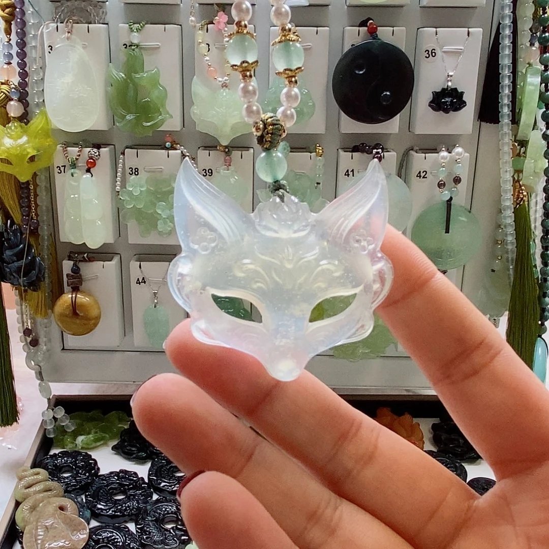 未镶嵌蛇纹石玉颈饰