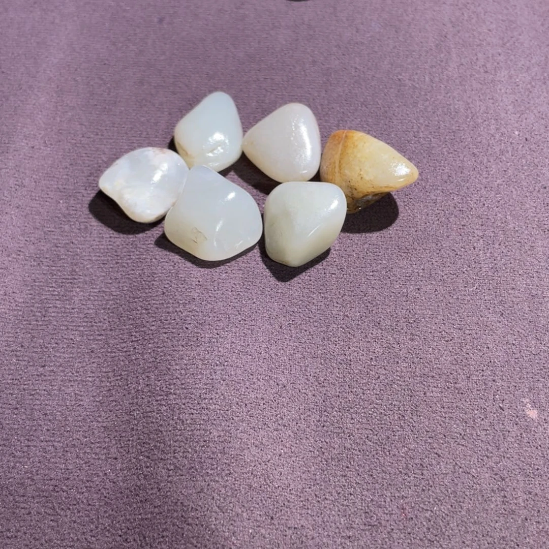 和田玉未镶嵌把件