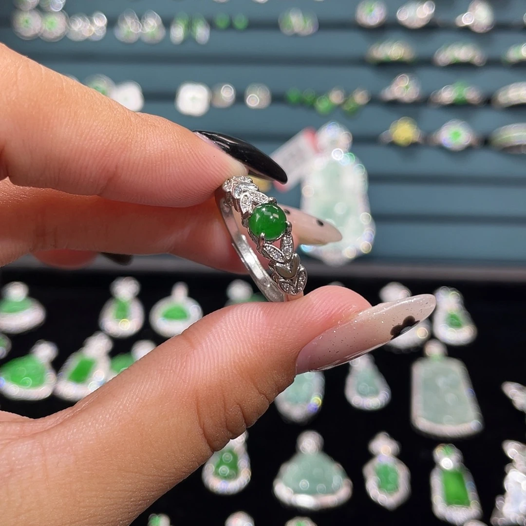 未镶嵌戒指翡翠戒指