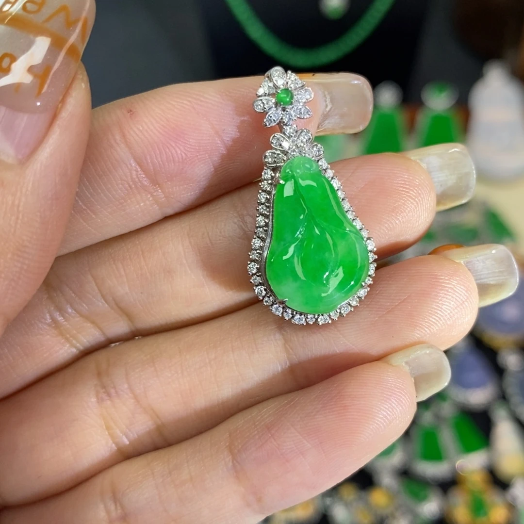 翡翠18K金镶嵌颈饰A货翡翠