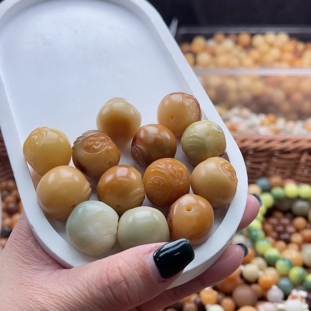 白玉菩提吊坠B/20mm/13颗微瑕