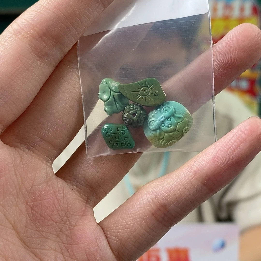 绿松石未镶嵌珠宝奇石