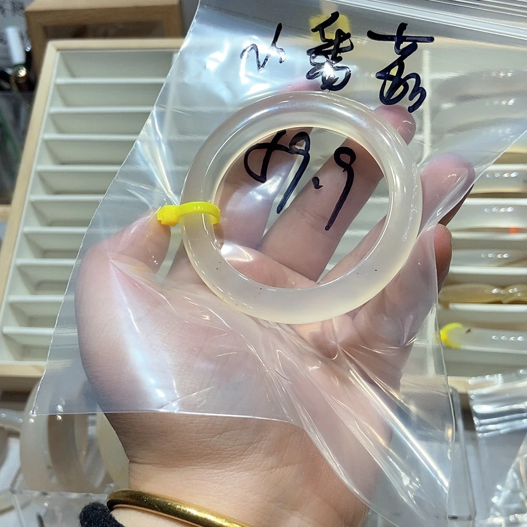 玛瑙/玉髓手镯未镶嵌小*茄