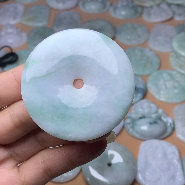 翡翠未镶嵌颈饰平安扣