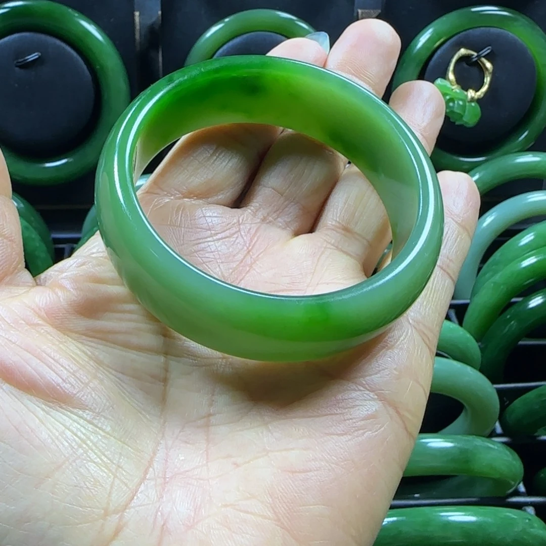 和田玉未镶嵌手镯