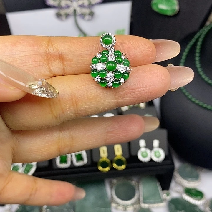 翡翠未镶嵌耳饰翡翠未镶嵌挂件