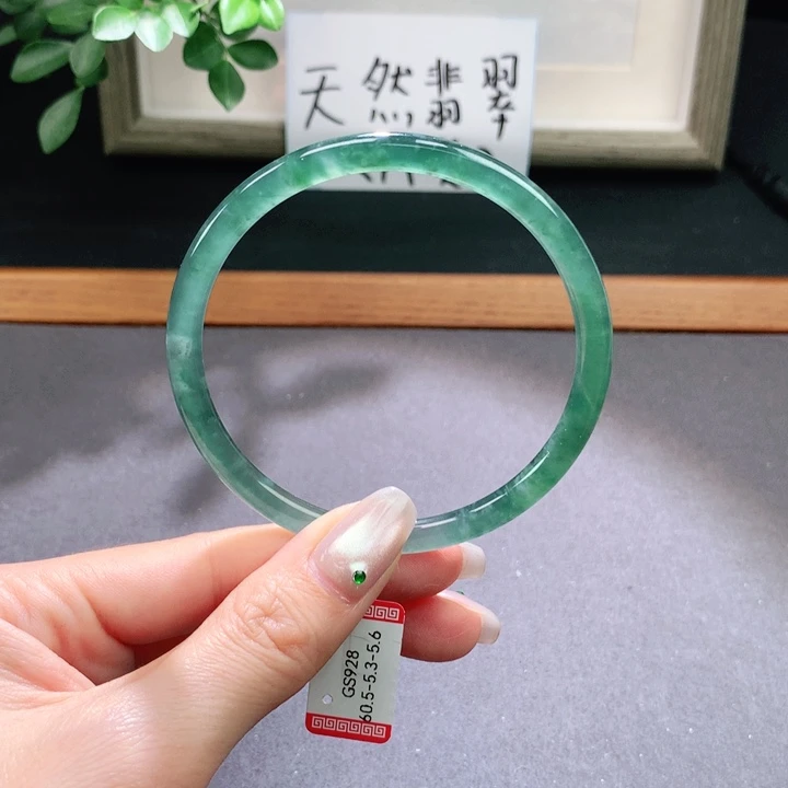 翡翠手镯未镶嵌天然翡翠手镯