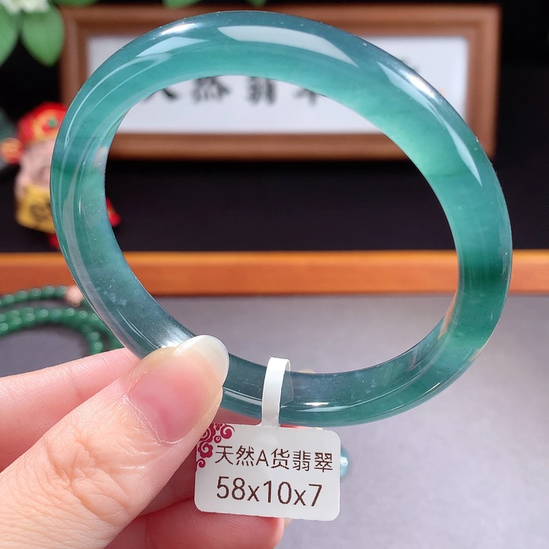 未镶嵌手镯（圆镯）翡翠