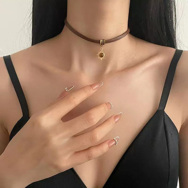 美拉德太阳花棕色虎眼石皮绳项链女小众轻奢ins冷淡风锁骨链