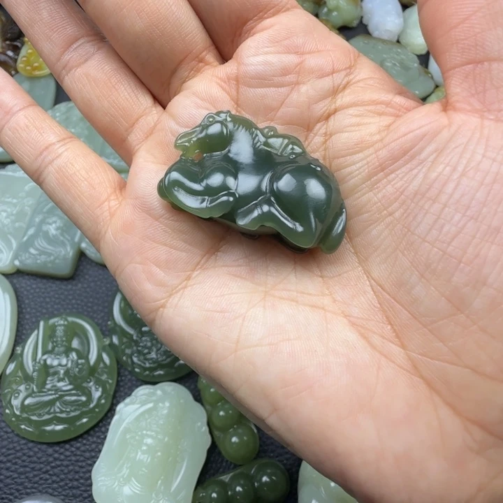 和田玉未镶嵌珠宝奇石