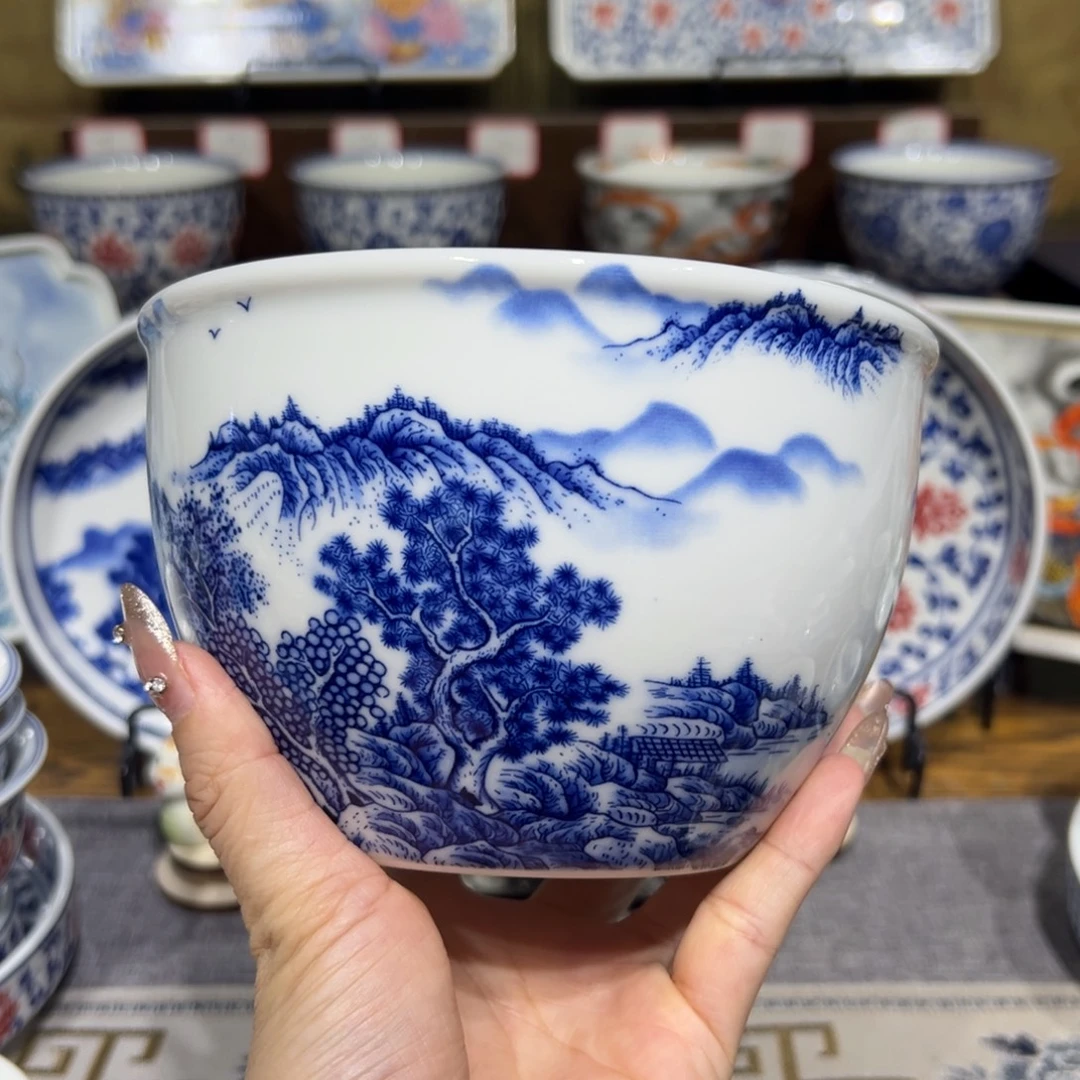 景德镇陶瓷学院等单位联合主办了这次