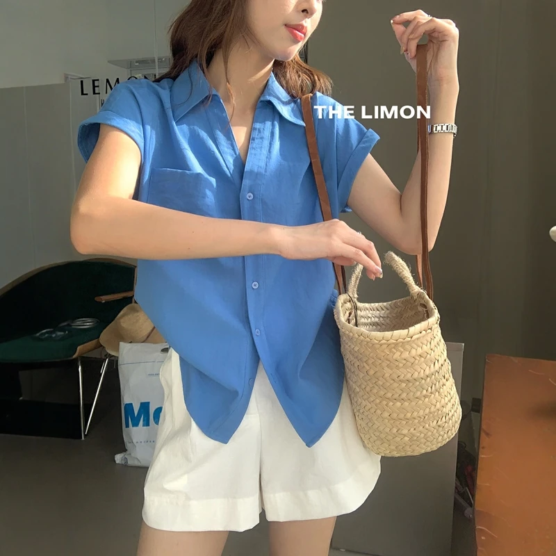 韩系蓝色高级感小飞袖polo领短袖衬衫女夏季宽松独特时尚翻领上衣